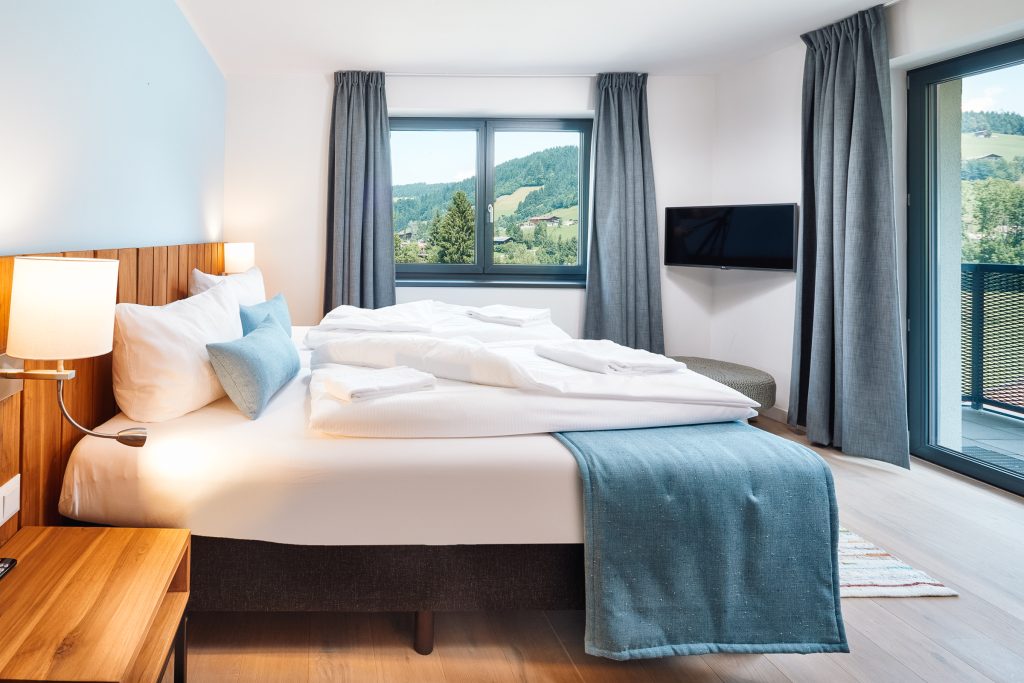 Die Fotos dürfen ausschließlich für PR- und Marketingmaßnahmen des Hotels Residenz Drachenstein, Niederau, Österreich verwendet werden.
Jegliche Nutzung Dritter (durch Verkauf oder Weitergabe) ist mit dem Bildautor, Michael Huber | www.huber-fotografie.at, gesondert zu vereinbaren.
Copyright aller Aufnahmen:
Michael Huber
5730 Mittersill. Hallenbadstraße 4
www.huber-fotografie.at
0664 / 250 86 32