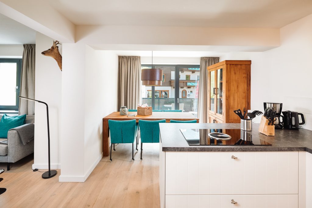 Die Fotos dürfen ausschließlich für PR- und Marketingmaßnahmen des Hotels Residenz Drachenstein, Niederau, Österreich verwendet werden.
Jegliche Nutzung Dritter (durch Verkauf oder Weitergabe) ist mit dem Bildautor, Michael Huber | www.huber-fotografie.at, gesondert zu vereinbaren.
Copyright aller Aufnahmen:
Michael Huber
5730 Mittersill. Hallenbadstraße 4
www.huber-fotografie.at
0664 / 250 86 32