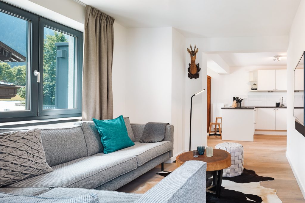 Die Fotos dürfen ausschließlich für PR- und Marketingmaßnahmen des Hotels Residenz Drachenstein, Niederau, Österreich verwendet werden.
Jegliche Nutzung Dritter (durch Verkauf oder Weitergabe) ist mit dem Bildautor, Michael Huber | www.huber-fotografie.at, gesondert zu vereinbaren.
Copyright aller Aufnahmen:
Michael Huber
5730 Mittersill. Hallenbadstraße 4
www.huber-fotografie.at
0664 / 250 86 32