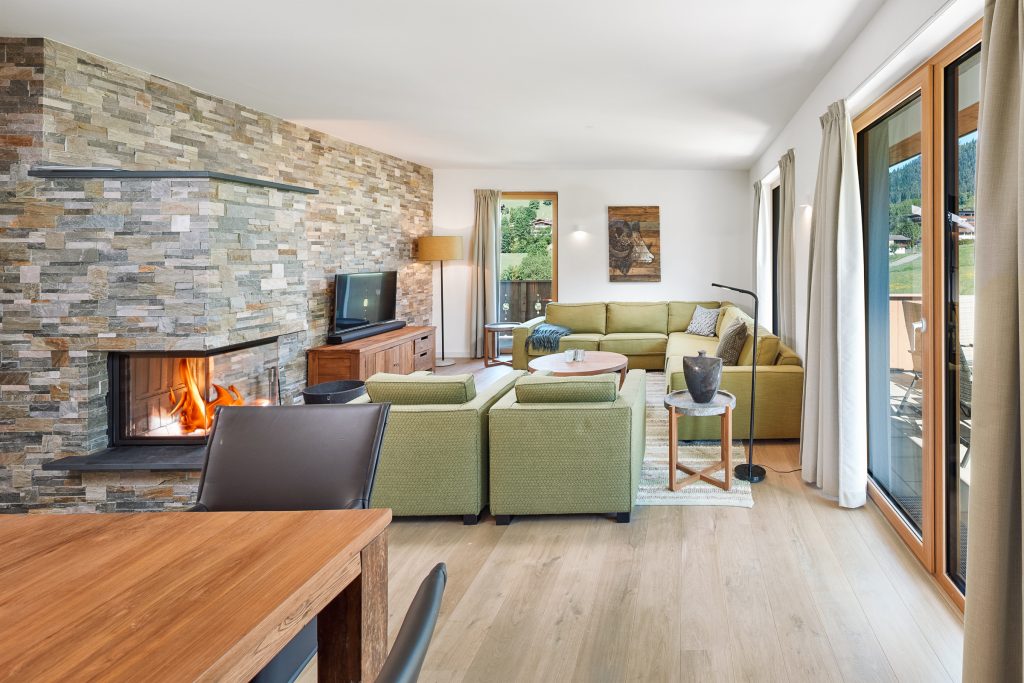 Die Fotos dürfen ausschließlich für PR- und Marketingmaßnahmen des Hotels Residenz Drachenstein, Niederau, Österreich verwendet werden.
Jegliche Nutzung Dritter (durch Verkauf oder Weitergabe) ist mit dem Bildautor, Michael Huber | www.huber-fotografie.at, gesondert zu vereinbaren.
Copyright aller Aufnahmen:
Michael Huber
5730 Mittersill. Hallenbadstraße 4
www.huber-fotografie.at
0664 / 250 86 32